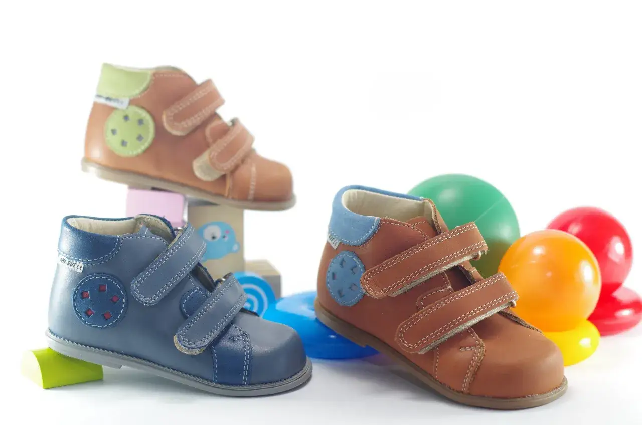 Zdjęcie Jakie buty dla 3 latka wybrać, aby zapewnić komfort i bezpieczeństwo
