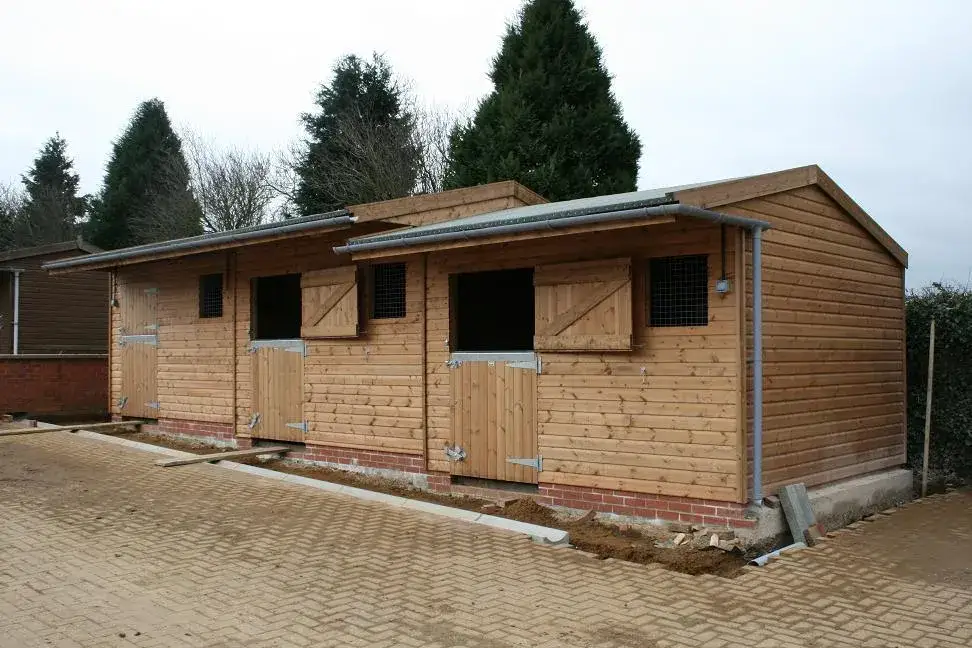 Zdjęcie Koszt budowy stajni krok po kroku. Uniknij kosztownych błędów!