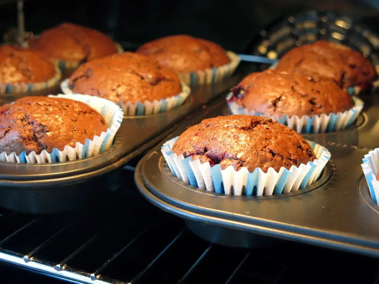 Zdjęcie W jakiej temperaturze piec babeczki, aby były idealne?