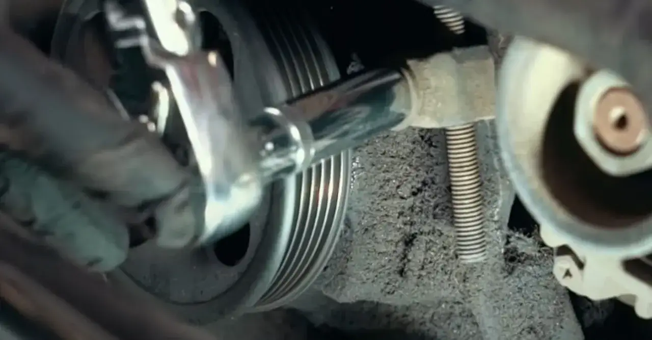 Zdjęcie Jak łatwo i bezpiecznie wymontować alternator w Skodzie Fabii – krok po kroku