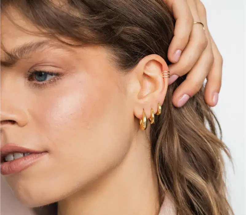 Zdjęcie Jak złagodzić ból po przekłuciu ucha - skuteczne sposoby na ulgę