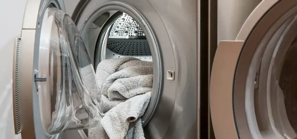 Zdjęcie Ile prądu pobiera pralka? Sprawdź, jak zaoszczędzić na rachunkach