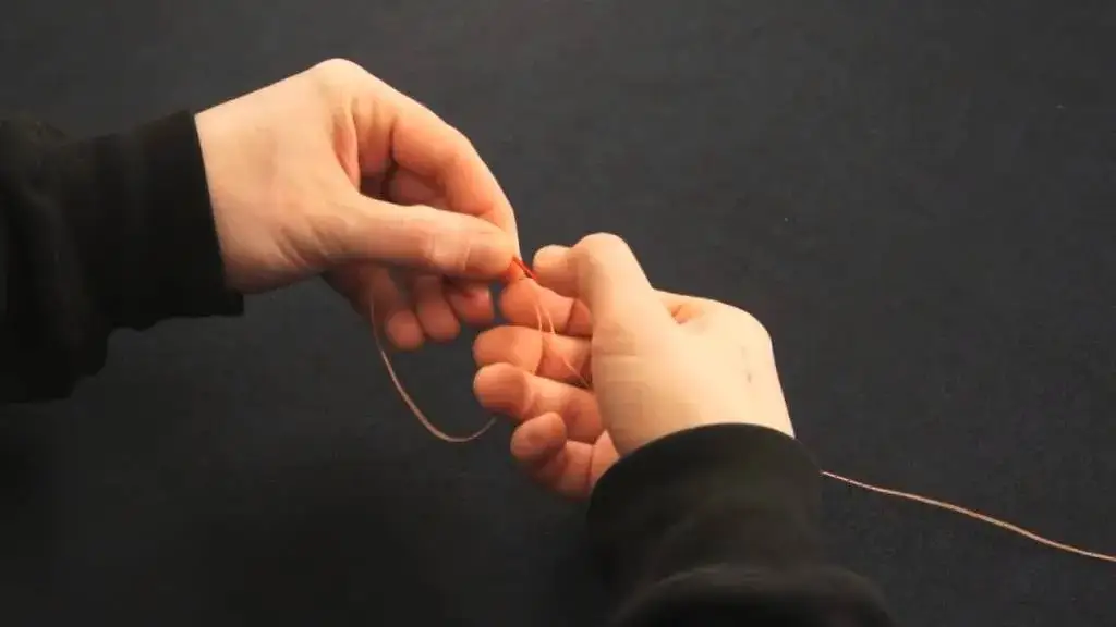 Zdjęcie Jak założyć haczyk na wędkę – proste metody, które musisz znać