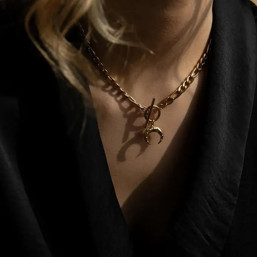 Zdjęcie Naszyjnik księżyc co oznacza: odkryj jego głębokie znaczenie i symbolikę