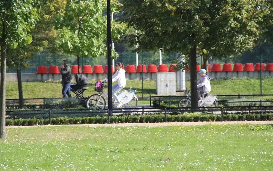 Zdjęcie Trasy rowerowe w Legnicy: Najlepsze szlaki, atrakcje i praktyczne porady dla rowerzystów