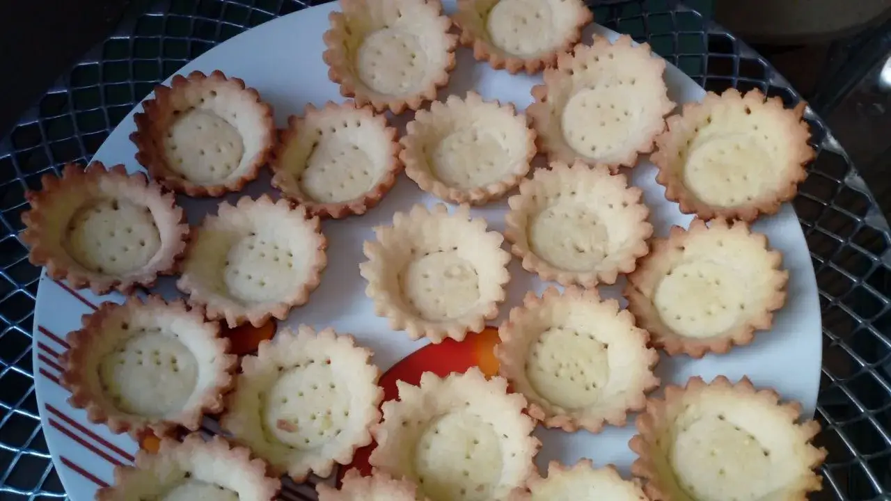 Zdjęcie Czy kruche babeczki można piec w papierowych foremkach bez obaw?