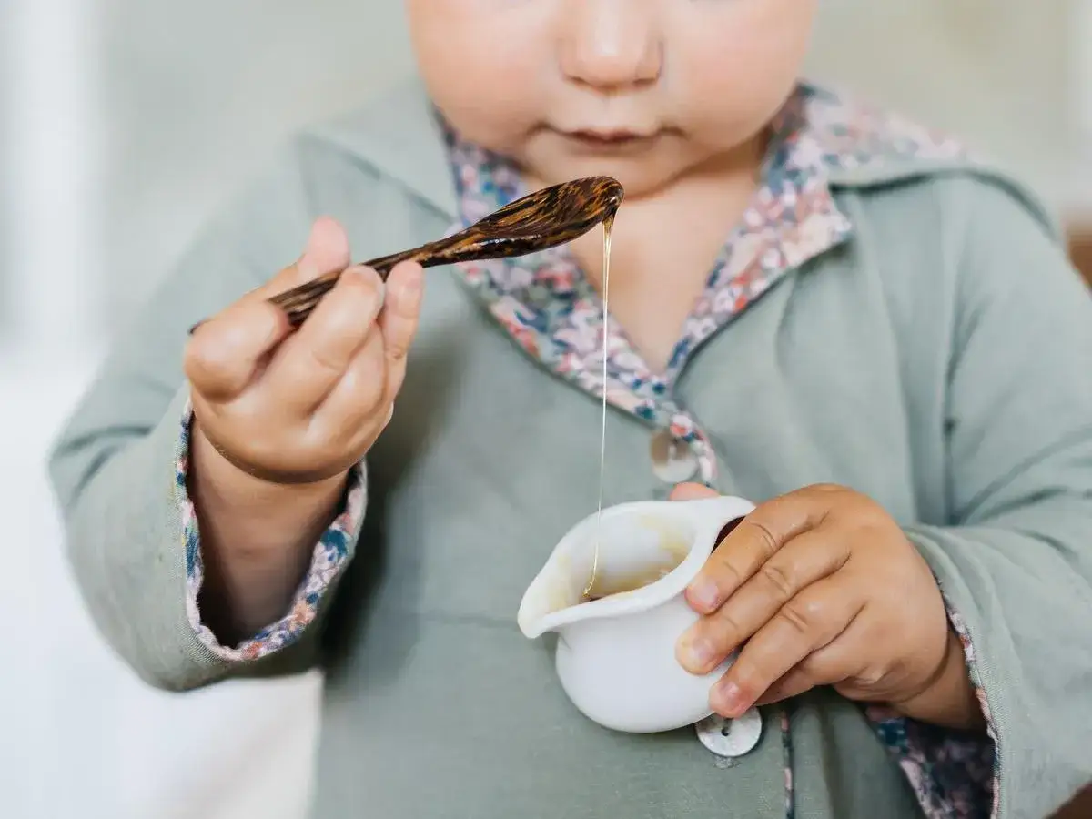 Zdjęcie Kiedy miód dla dziecka? Bezpieczny wiek i dawkowanie