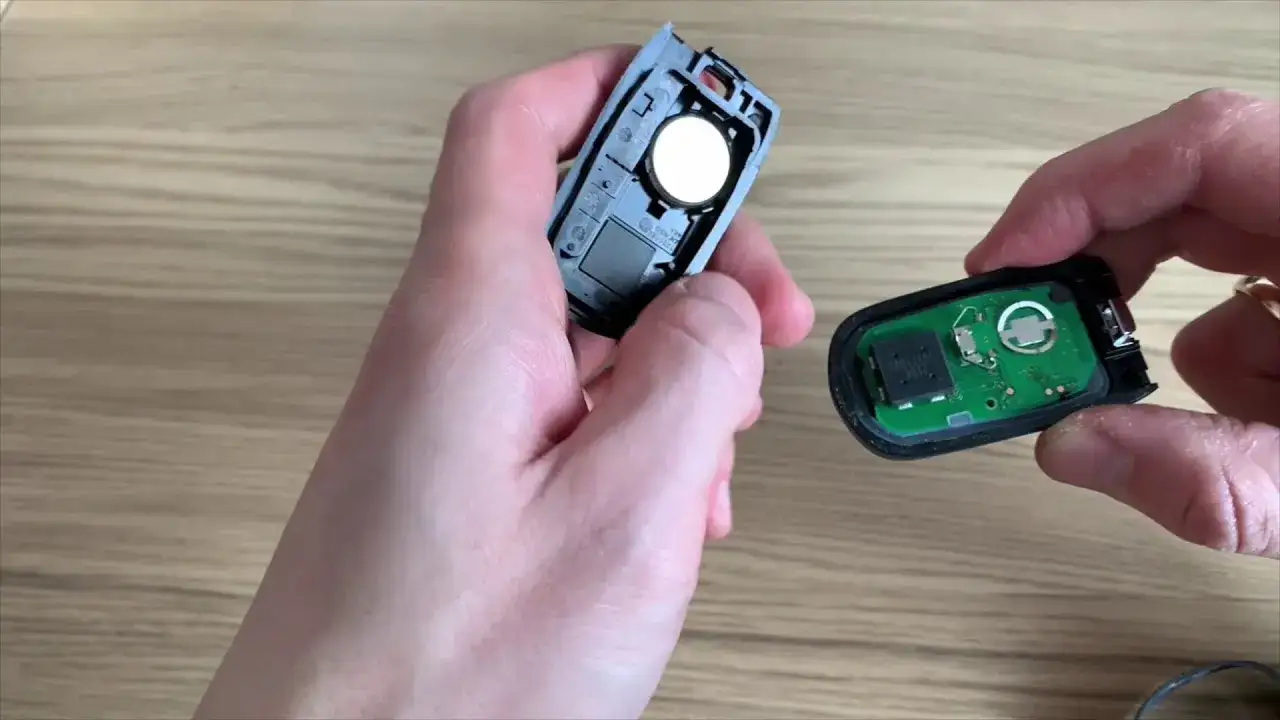 Zdjęcie Wymiana baterii w kluczyku Opel - proste kroki, uniknij problemów