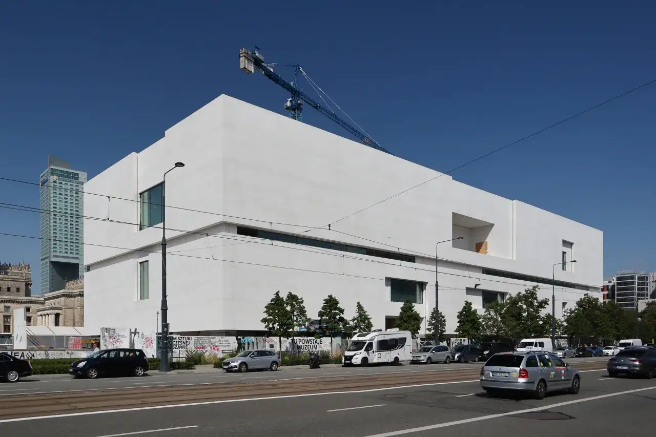 Zdjęcie Muzeum sztuki Warszawa: Odkryj niezwykłe wystawy i artystów