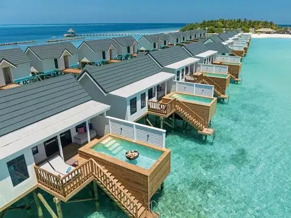 Zdjęcie Ile trwa lot z Warszawy na Malediwy? Odkryj, co wpływa na czas podróży