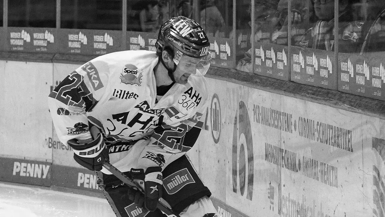 Zdjęcie Tragedia na lodzie: Hokeista zmarł podczas meczu