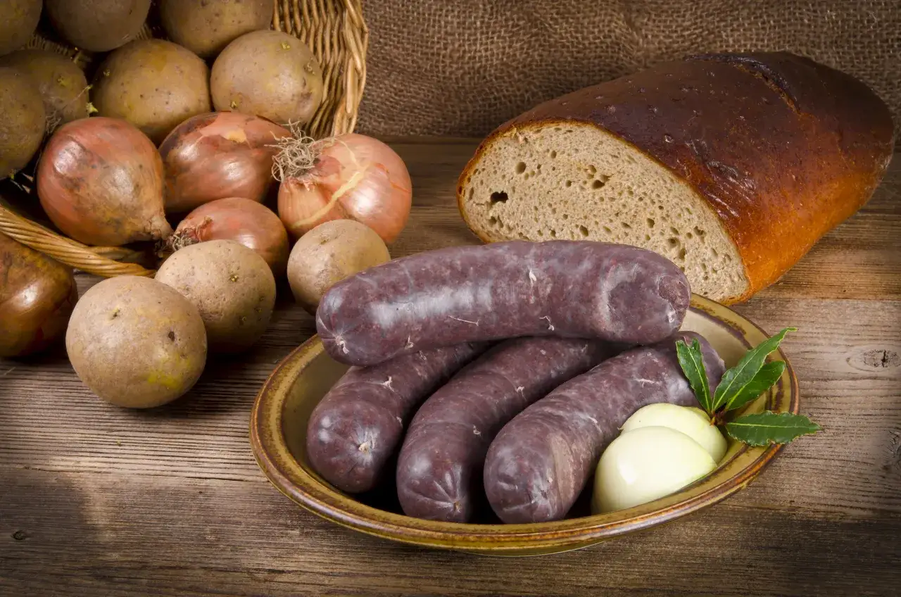 Zdjęcie Czy w piątek można jeść kaszankę? Poznaj zasady dotyczące mięsa