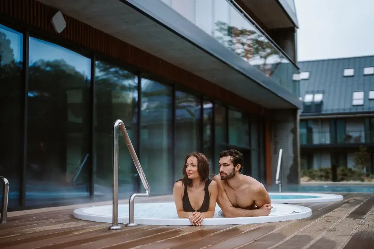 Zdjęcie Jak korzystać z jacuzzi w hotelu, aby uniknąć nieprzyjemnych sytuacji