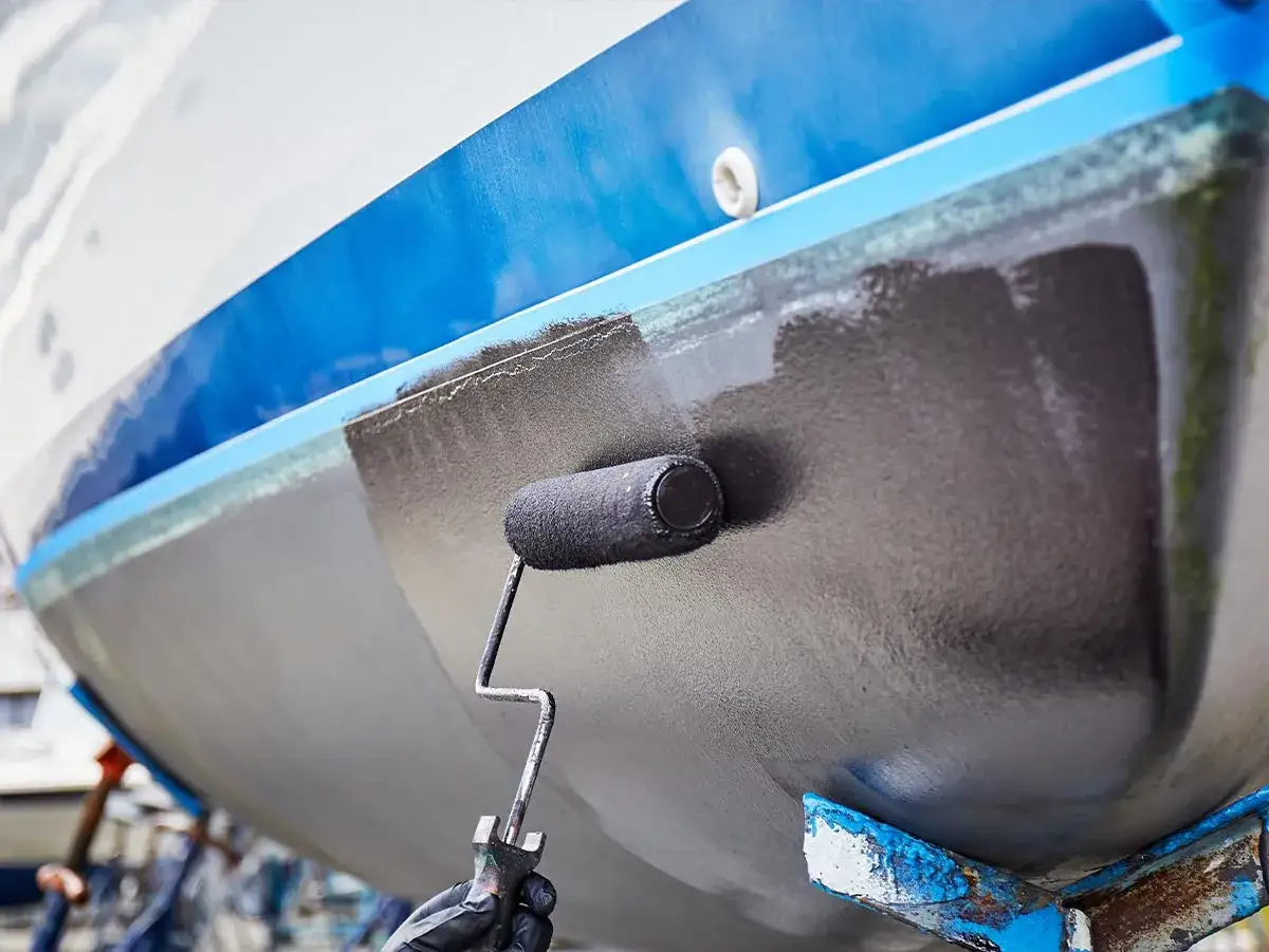 Zdjęcie Malowanie łodzi laminatowej: poradnik krok po kroku