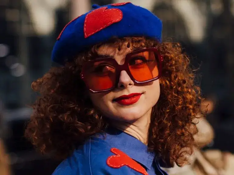 Zdjęcie Szybkie loki bez lokówki i prostownicy - łatwe metody na piękne włosy