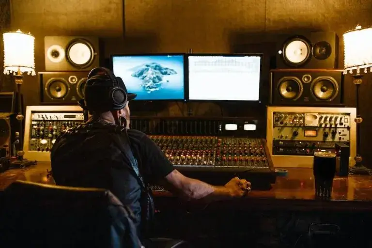 Zdjęcie Profesjonalne techniki nagrywania dźwięku na planie filmowym