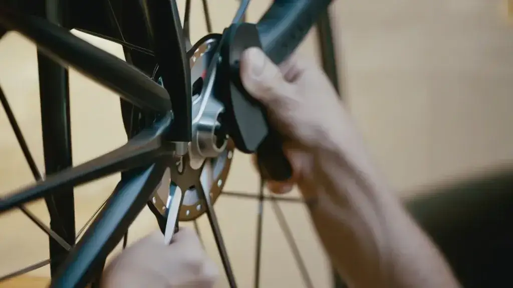 Zdjęcie Jak wymienić klocki hamulcowe w rowerze - uniknij najczęstszych błędów