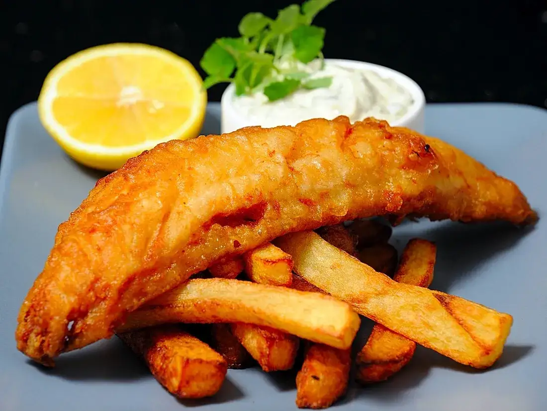 Zdjęcie Jak są frytki po angielsku? Odkryj różnice między chipsami a frytkami