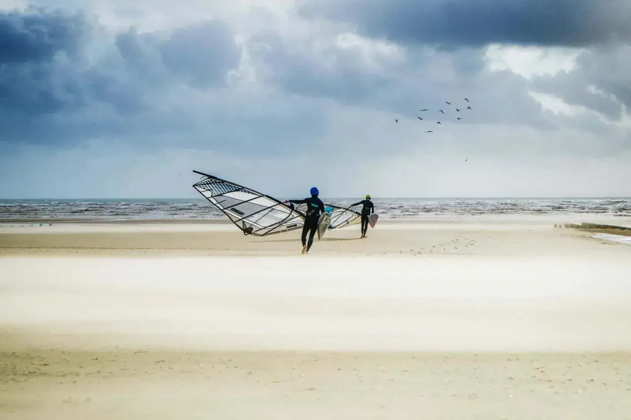 Zdjęcie Ile trwa nauka windsurfingu? Poznaj czas potrzebny na opanowanie podstaw