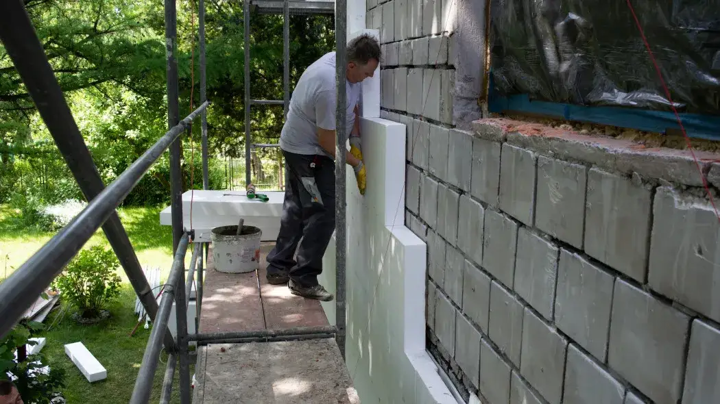 Zdjęcie Jaka grubość styropianu na ocieplenie starego domu? Poznaj najlepsze rozwiązania