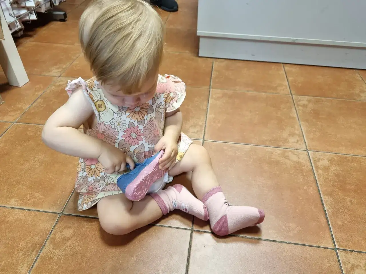 Zdjęcie Jakie kapcie do żłobka fizjoterapia – wybierz najlepsze dla zdrowia stóp