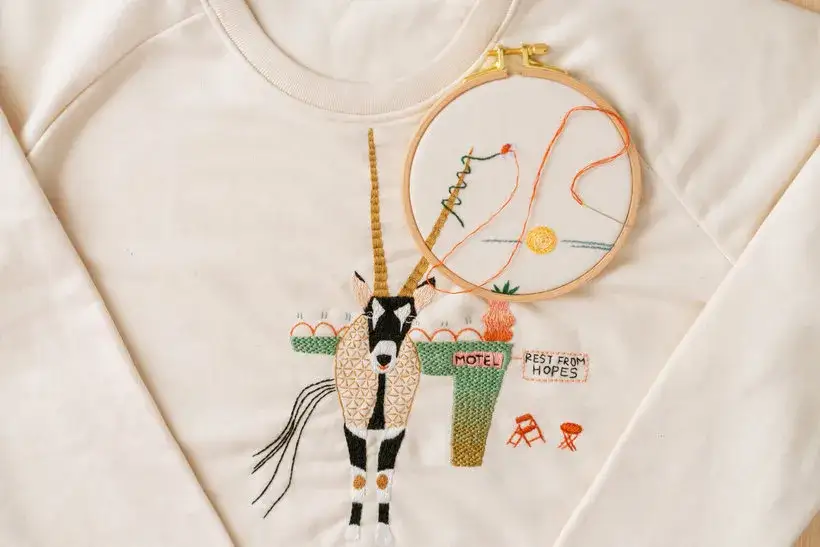 Zdjęcie Jak wyszywać na ubraniach – odkryj tajniki haftu i stwórz unikalne wzory