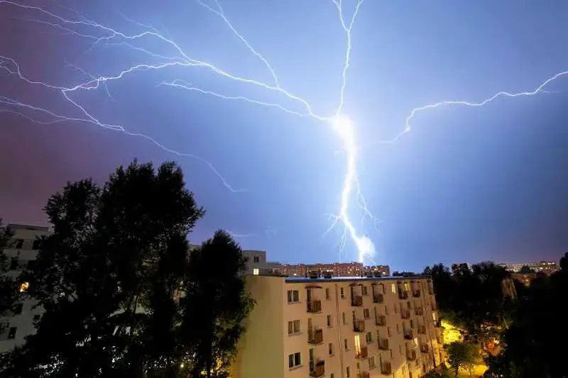 Zdjęcie Jak zrobić zdjęcie pioruna telefonem - skuteczne techniki i porady