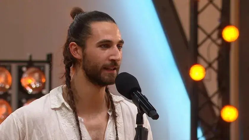 Zdjęcie Kto śpiewa na wspólnej? Poznaj historię piosenki i artystę