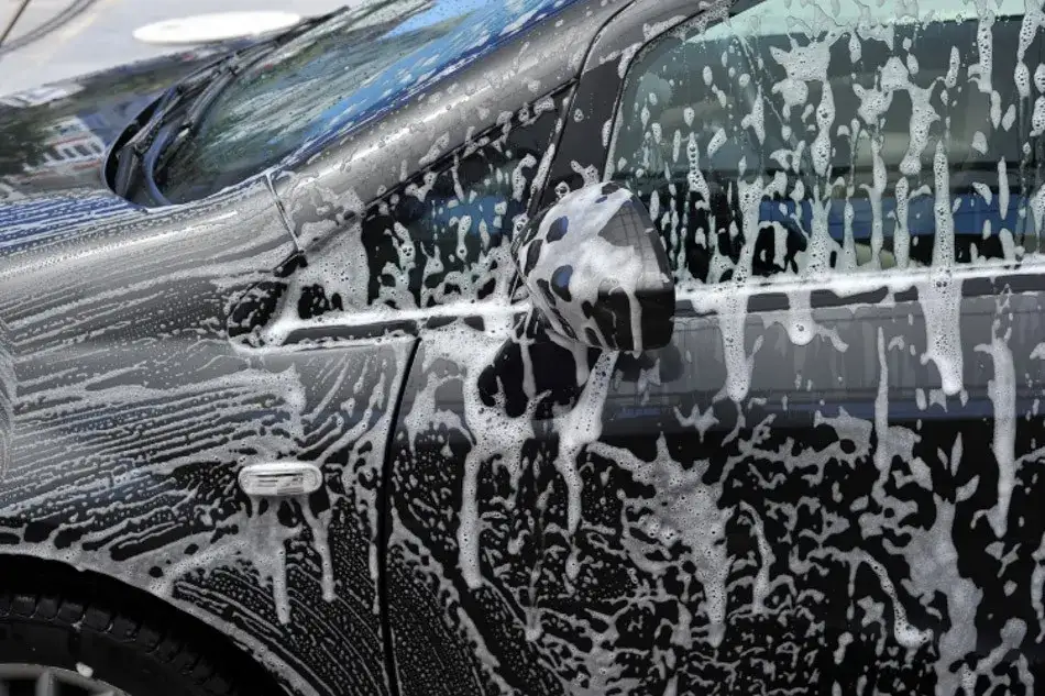 Zdjęcie Od kiedy można myć samochód? Kluczowe informacje na zimę