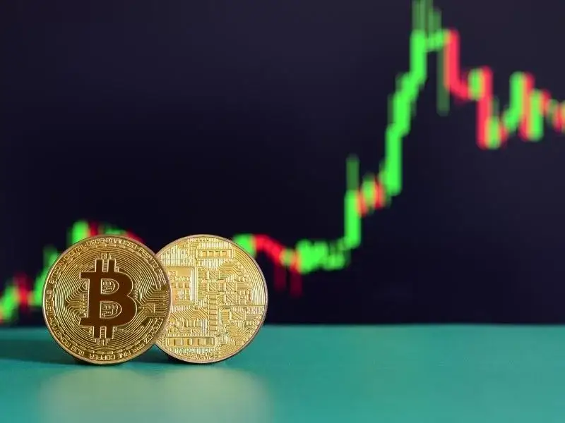 Zdjęcie Czy warto inwestować w Bitcoina? Ryzyko, korzyści i przyszłość kryptowaluty