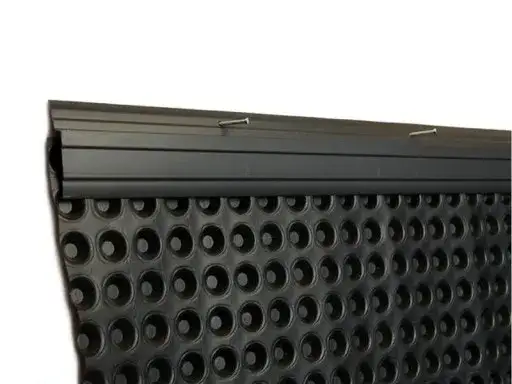 Zdjęcie Czy listwa do folii kubełkowej jest warta inwestycji w izolację?