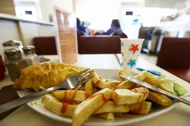 Zdjęcie Jakie ryby nad morzem warto spróbować? Odkryj lokalne smaki