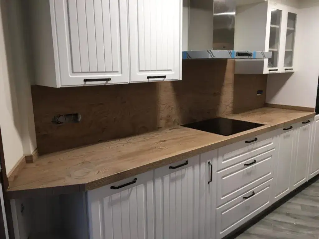 Zdjęcie Encimeras de madera: Calidez, cuidados y precios. ¿Vale la pena?