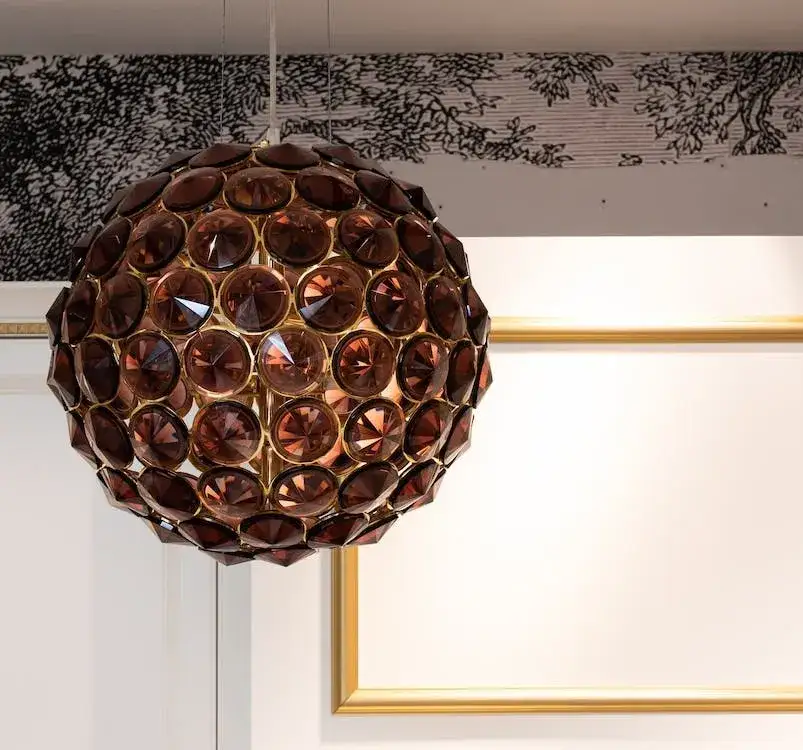 Zdjęcie Ile naprawdę kosztuje montaż żyrandola? Sprawdź, na co zwrócić uwagę