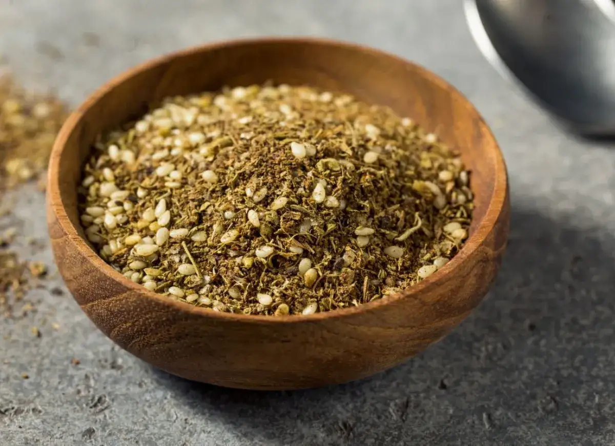 Zdjęcie Zatar przyprawa do czego? Odkryj niezwykłe zastosowania w kuchni