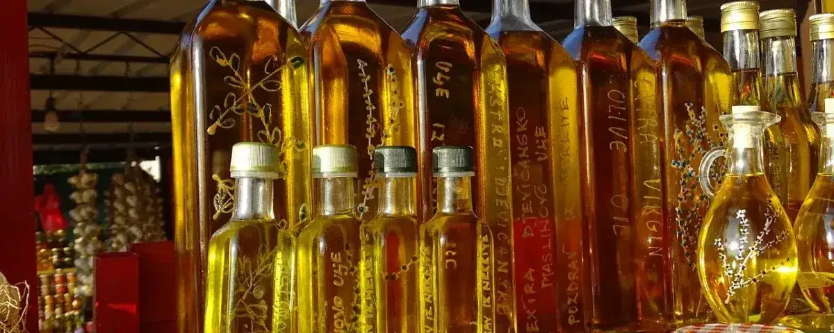 Zdjęcie Oliwa z wytłoczyn z oliwek co to? Poznaj jej właściwości i zastosowania