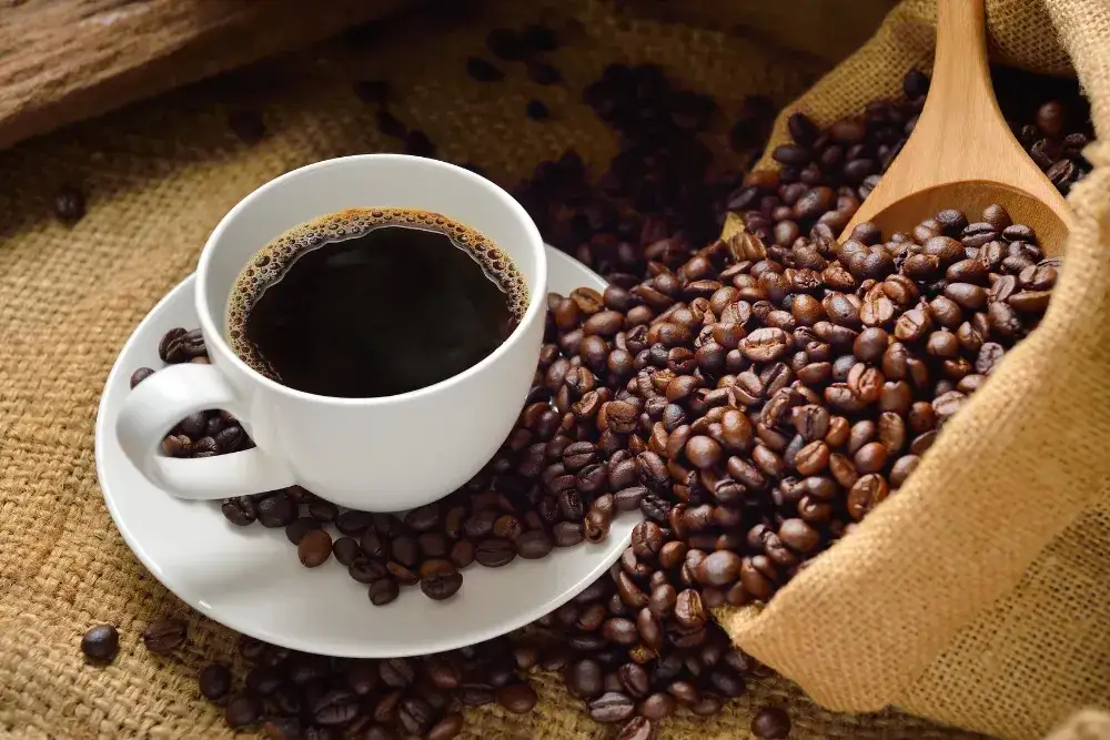 Zdjęcie Czy kawa bezkofeinowa wypłukuje magnez? Odkryj prawdę o jej wpływie