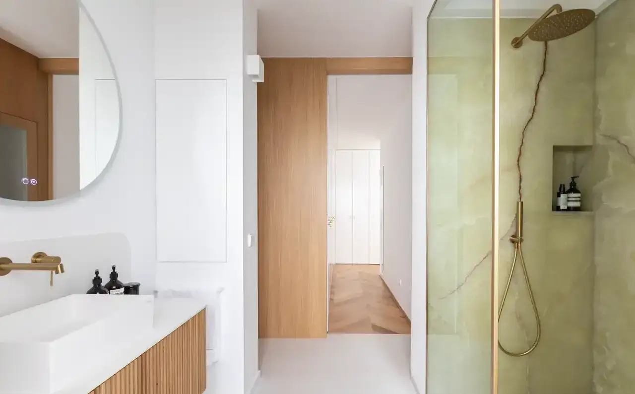 Zdjęcie Transforma tu ba&ntilde;o peque&ntilde;o: ideas modernas y funcionales que amar&aacute;s