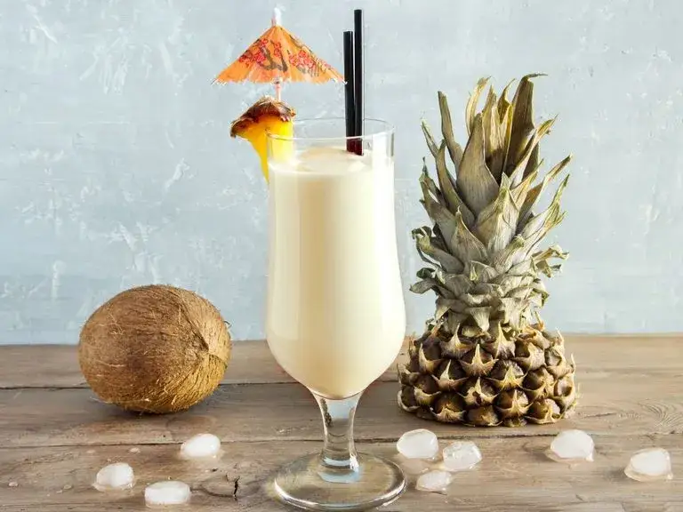 Zdjęcie Najlepsze drinki z Malibu, które zaskoczą Twoich gości i orzeźwią