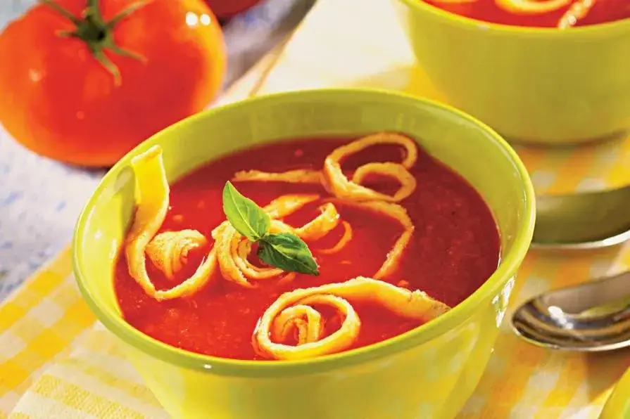 Zdjęcie Czy zupa pomidorowa jest lekkostrawna? Sprawdź, jak ją przygotować