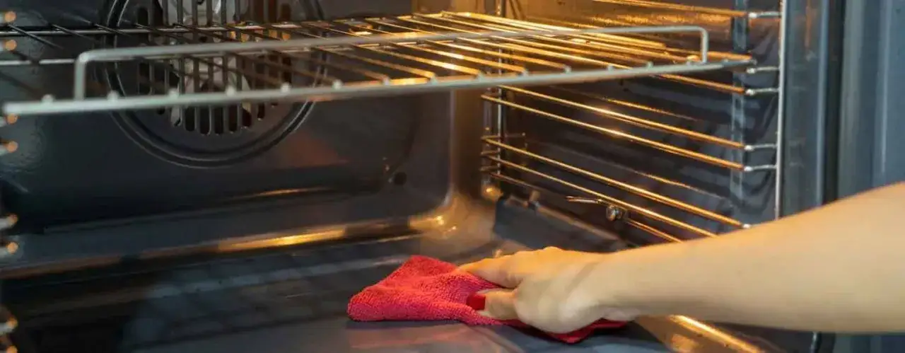 Zdjęcie Skuteczne sposoby, czym doczyscić piekarnik bez wysiłku i chemii