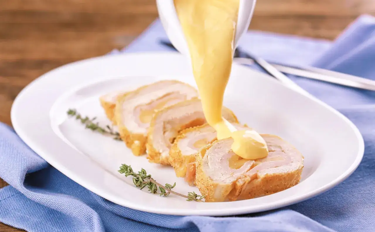 Zdjęcie Jak zagęścić sos mąką w 3 prostych krokach - bez grudek i posmaku