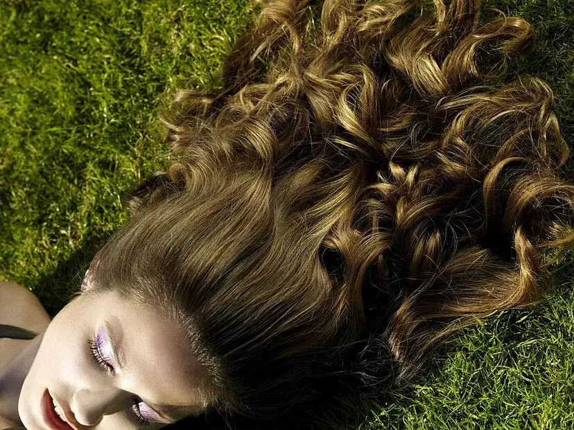 Zdjęcie C&oacute;mo dormir con el pelo rizado y evitar el frizz por la ma&ntilde;ana