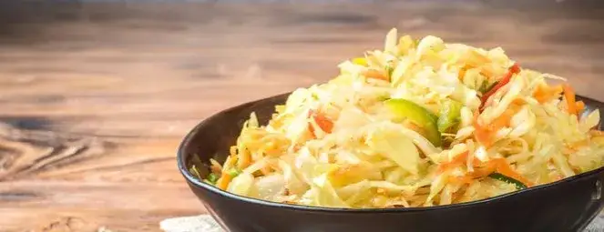 Zdjęcie Ile kalorii ma surówka z kiszonej kapusty i marchewki? Sprawdź teraz!