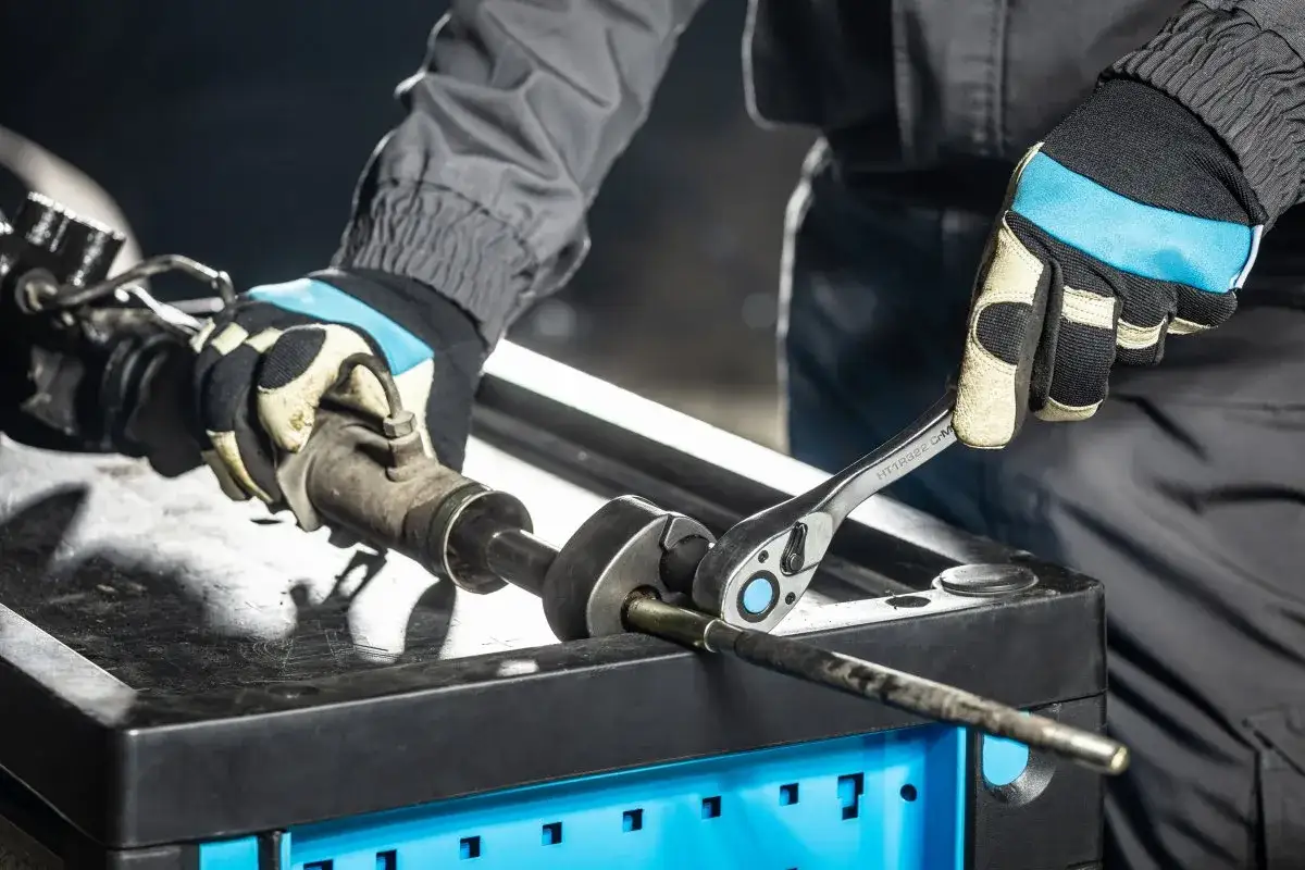 Zdjęcie 3 niezbędne narzędzie to klucz do wymiany drążka kierowniczego!