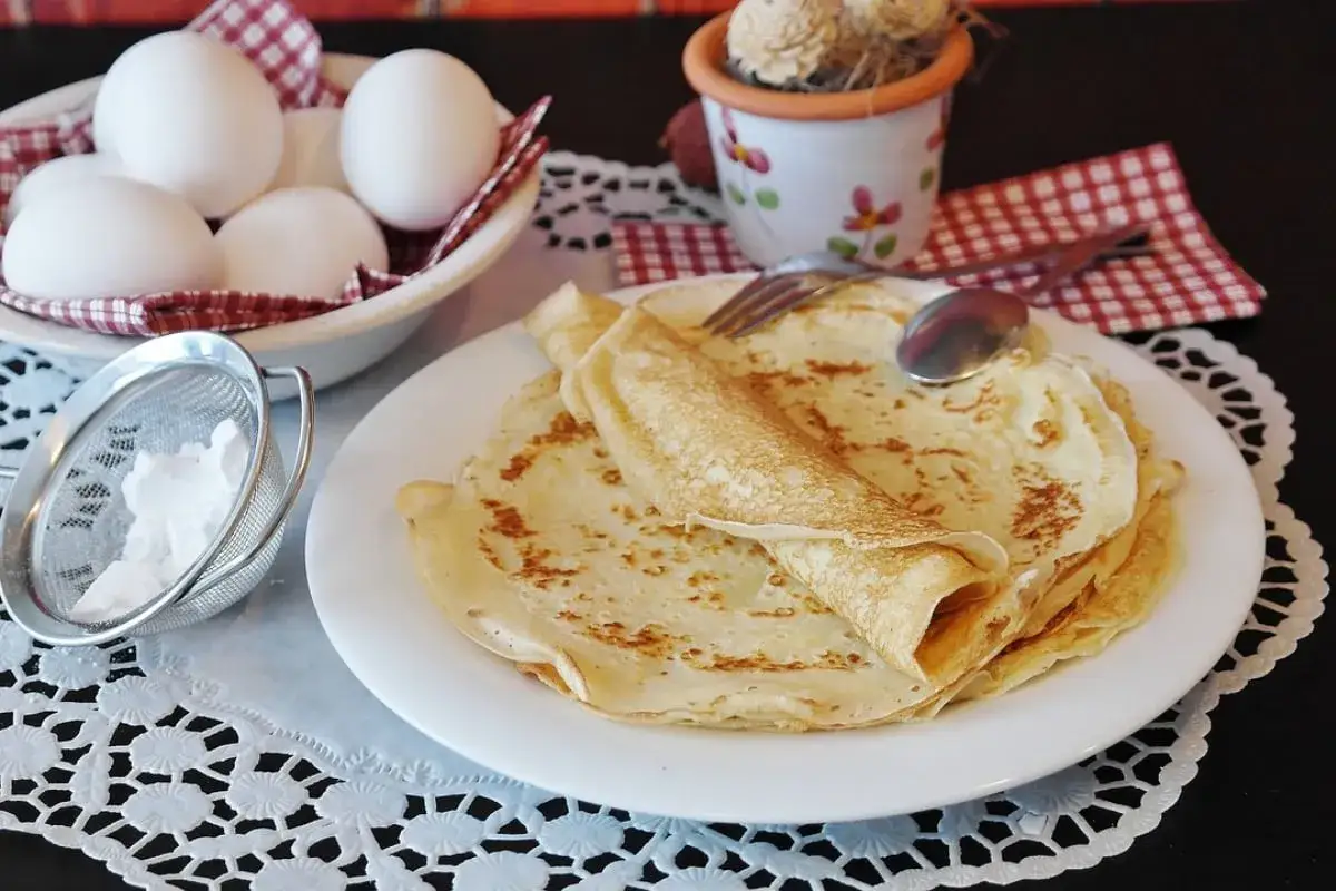 Zdjęcie Prosty przepis na ciasto do naleśników biszkoptowych, który zachwyca