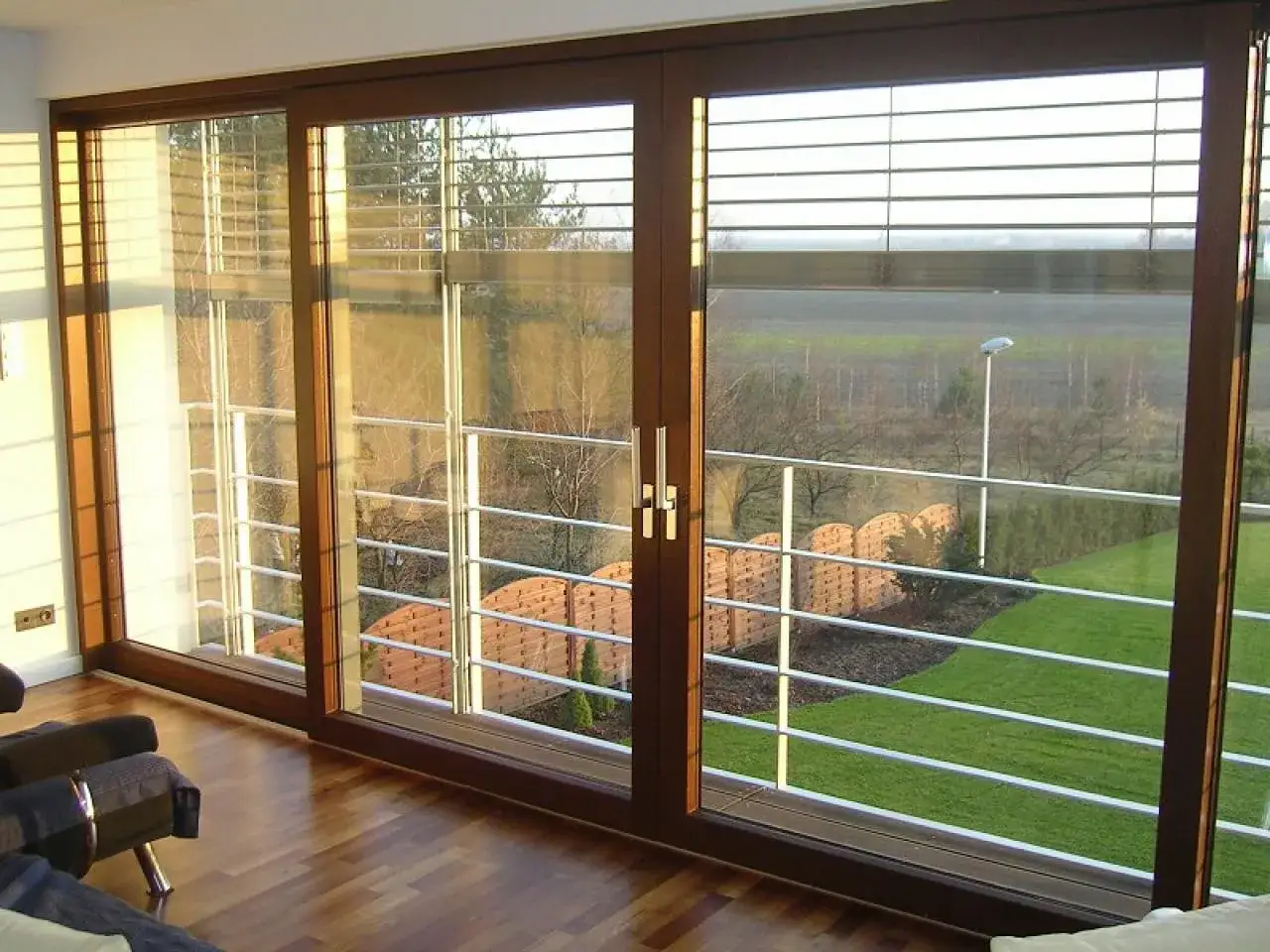 Zdjęcie Co na okno balkonowe? Sprawdzone rozwiązania dla lepszej prywatności