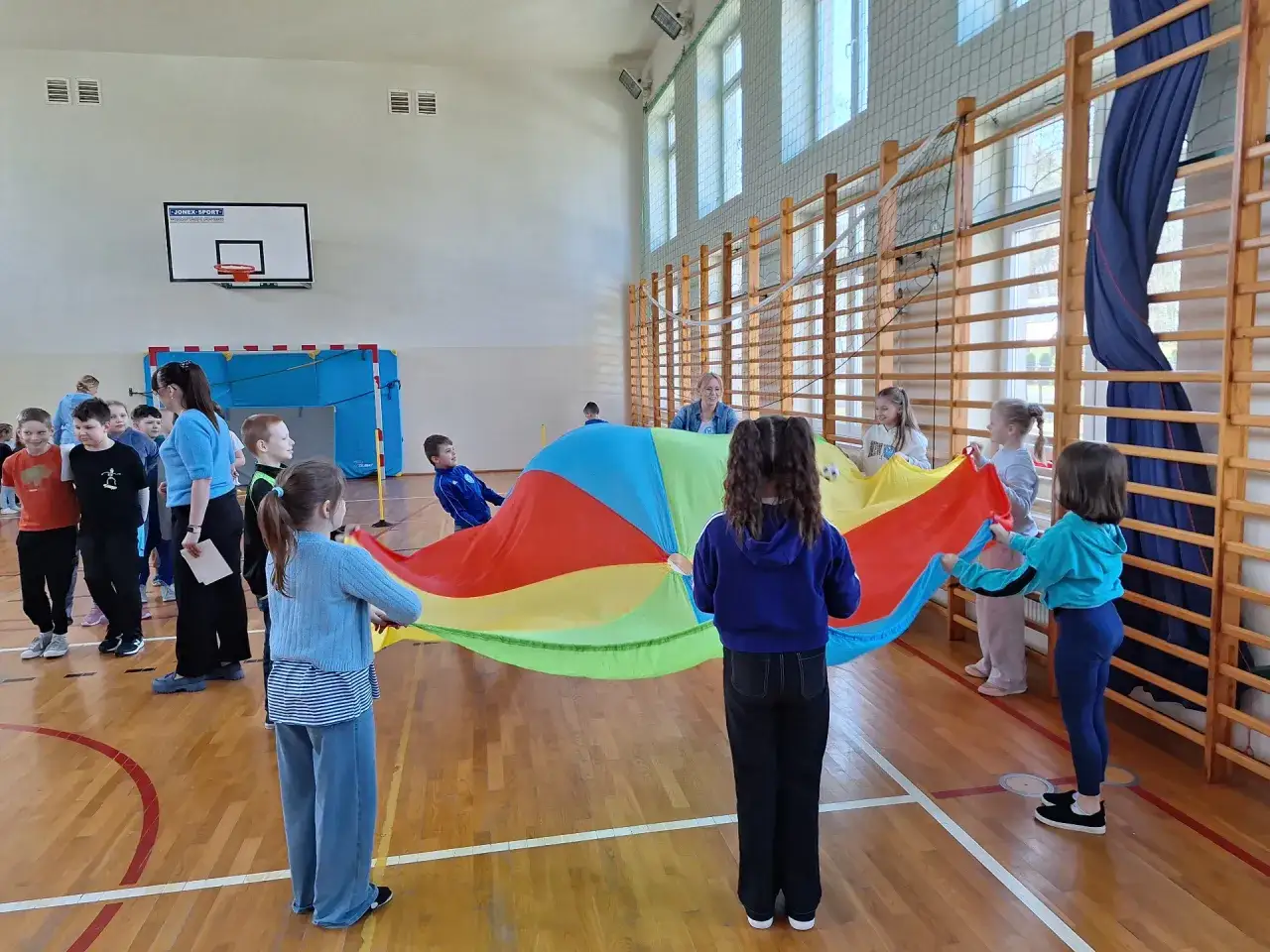 Zdjęcie Scenariusz zajęć integracyjnych: magiczne chwile w pierwszej klasie, które zjednoczą dzieci