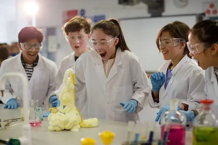 Zdjęcie Jakie studia po biol chemie? Odkryj najlepsze kierunki dla Ciebie