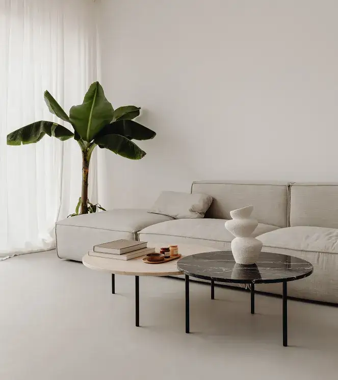 Zdjęcie Jakie dodatki do beżowej kanapy, aby stworzyć przytulne wnętrze?